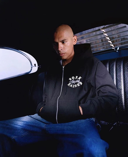 ステューシージャケット アウター STUSSY x BORN x RAISEDコラボ FW23レタリングロゴフード ジップアップ