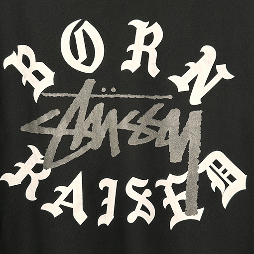 ステューシージャケット アウター  STUSSY x BORN x RAISEDコラボ FW23レタリングロゴフード ジップアップ