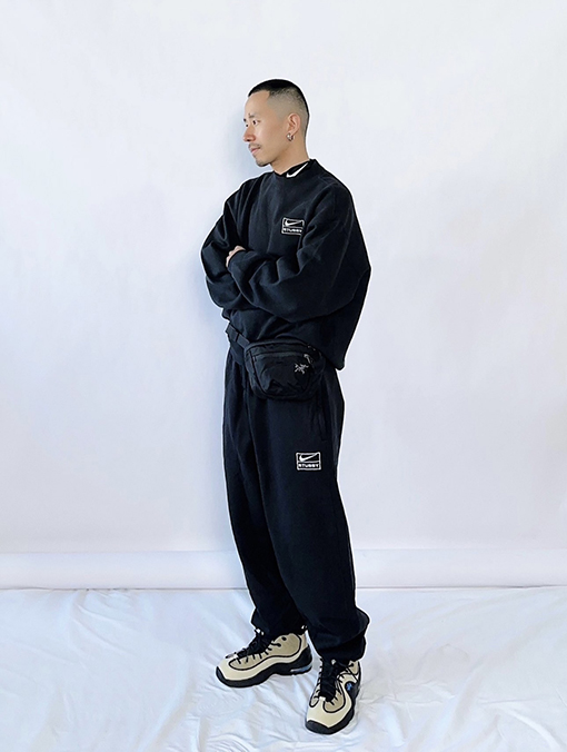 ステューシー x コラボ！ブクル刺繍ロゴ裏起毛スウェット長袖 Tシャツ