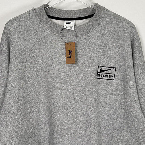 ステューシー x コラボ！ブクル刺繍ロゴ裏起毛スウェット長袖 Tシャツ