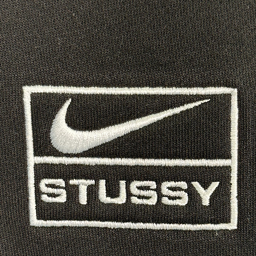 ステューシー x コラボ！ブクル刺繍ロゴ裏起毛スウェット長袖 Tシャツ