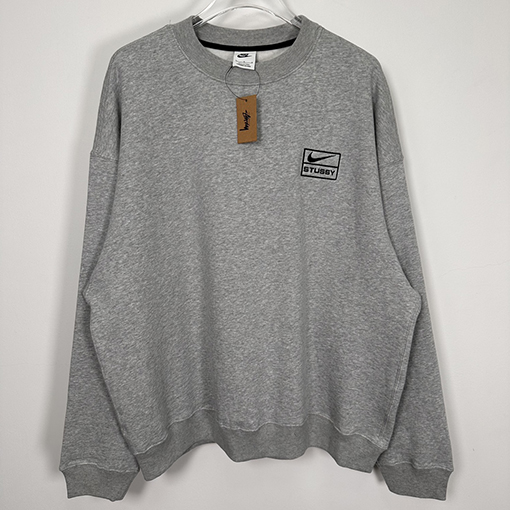 ステューシー x コラボ！ブクル刺繍ロゴ裏起毛スウェット長袖 Tシャツ