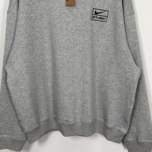 ステューシー x コラボ！ブクル刺繍ロゴ裏起毛スウェット長袖 Tシャツ