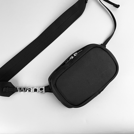 アレキサンダーワン ショルダー バック ナイロン カメラバッグ 胸元にWangレタリングでトレンド