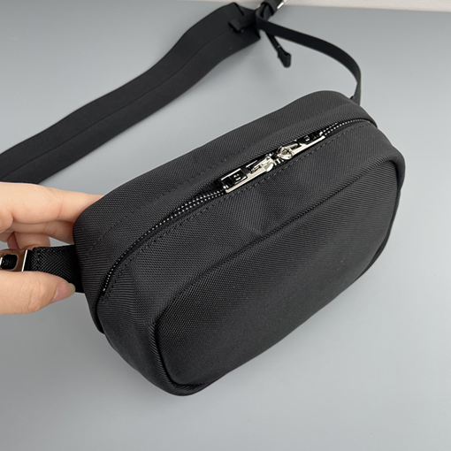アレキサンダーワン ショルダー バック ナイロン カメラバッグ 胸元にWangレタリングでトレンド