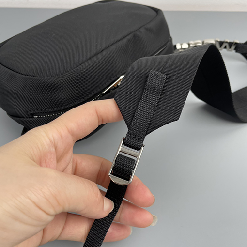アレキサンダーワン ショルダー バック ナイロン カメラバッグ 胸元にWangレタリングでトレンド