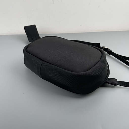 アレキサンダーワン ショルダー バック ナイロン カメラバッグ 胸元にWangレタリングでトレンド