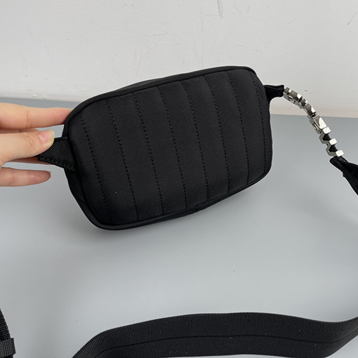 アレキサンダーワン ショルダー バック ナイロン カメラバッグ 胸元にWangレタリングでトレンド