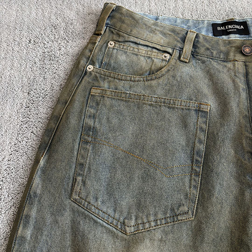 バレンシアガ スプレーペイントダメージデニムパンツ