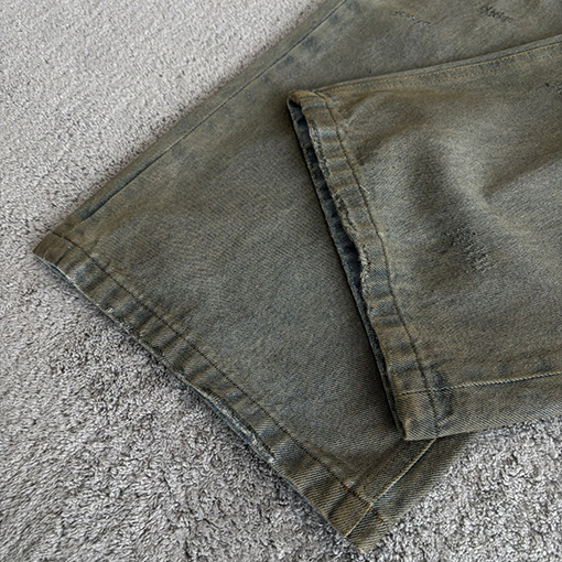 バレンシアガ スプレーペイントダメージデニムパンツ