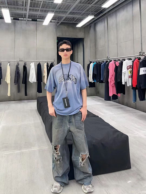 バレンシアガ スプレーペイントダメージデニムパンツ