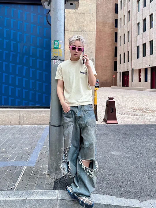 バレンシアガ スプレーペイントダメージデニムパンツ