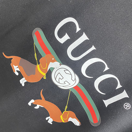 グッチ 子犬ベルト文字プリントクルーネックスウェット