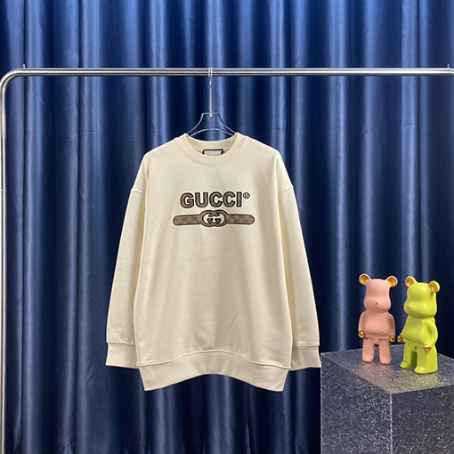 グッチ 厚手の生地とプリント文字の入ったラウンドネックスウェット