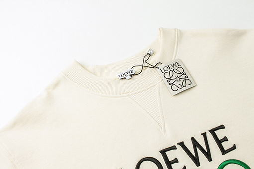 ロエベ クラシックな大型ロゴ刺繍のラウンドネックスウェット
