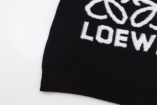 ロエベ   大きなロゴステッチ刺繍ウールニットセーター