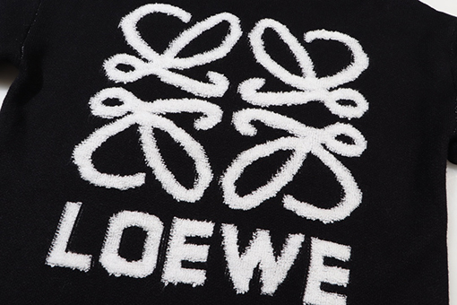 ロエベ   大きなロゴステッチ刺繍ウールニットセーター