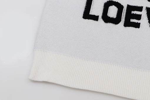 ロエベ   大きなロゴステッチ刺繍ウールニットセーター