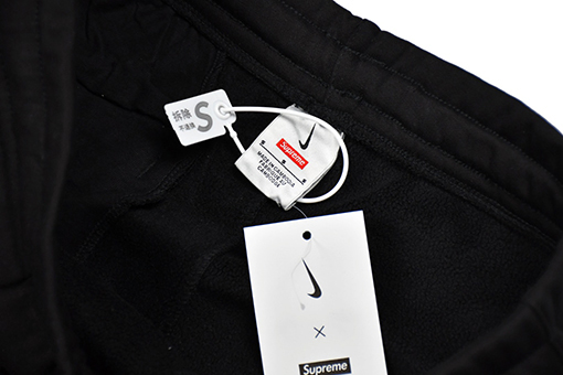 Supreme x Nike Arc Sweatpant コラボ - スタイリッシュ裏起毛スウェットパンツ