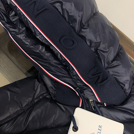 モンクレール 通気性のあるフード付き ダウン ジャケット