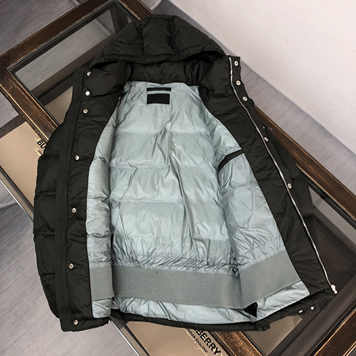 プラダ  高品質 ダウン ジャケット