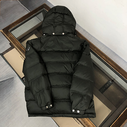 プラダ  高品質 ダウン ジャケット