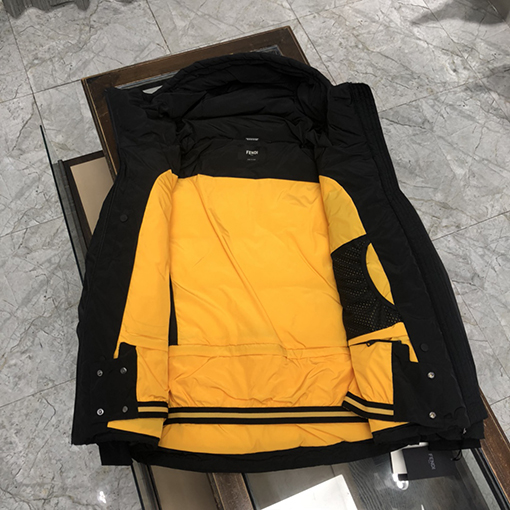 フェンディ コントラスト蛍光イエローフード付き ダウン ジャケット