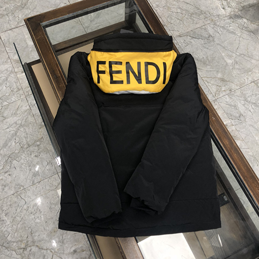 フェンディ コントラスト蛍光イエローフード付き ダウン ジャケット