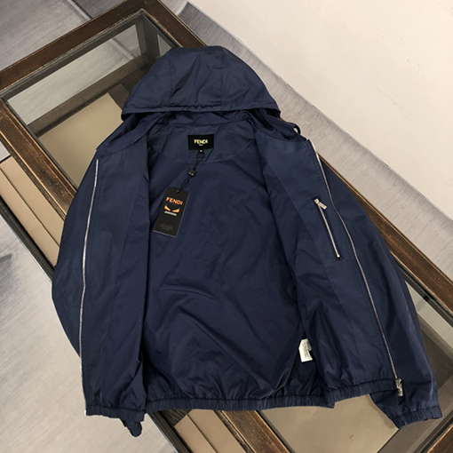 フェンディ  新しいトレンチコートジャケット