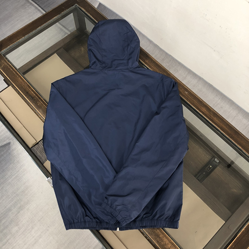 フェンディ  新しいトレンチコートジャケット