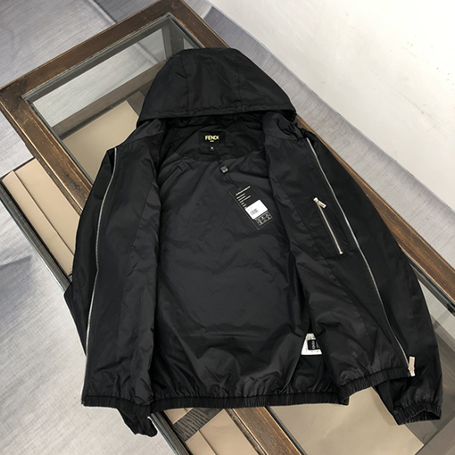 フェンディ  新しいトレンチコートジャケット