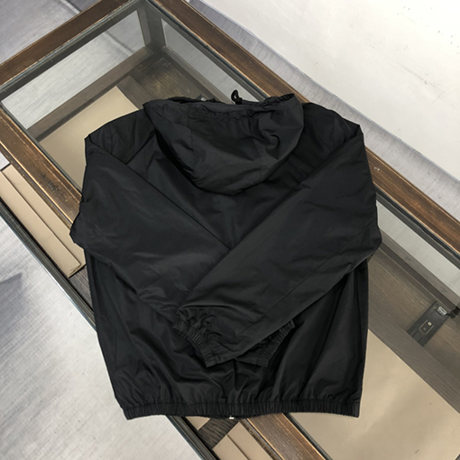 フェンディ  新しいトレンチコートジャケット