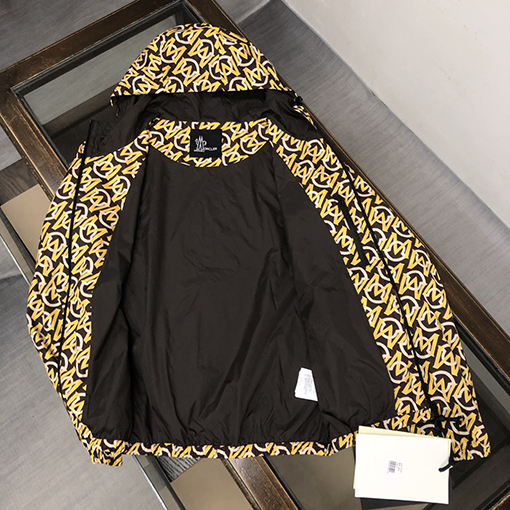 モンクレール  新しい フルプリント ジャケット
