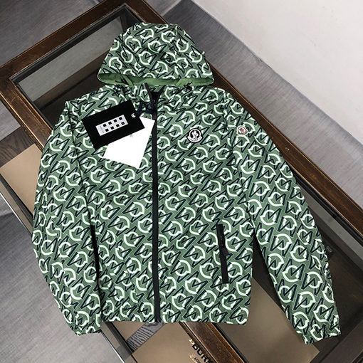 モンクレール  新しい フルプリント ジャケット