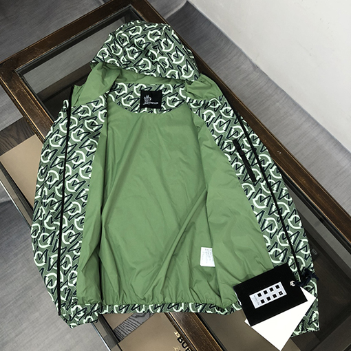 モンクレール  新しい フルプリント ジャケット