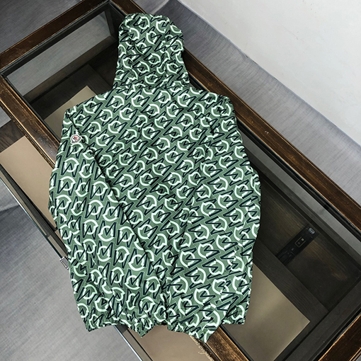 モンクレール  新しい フルプリント ジャケット