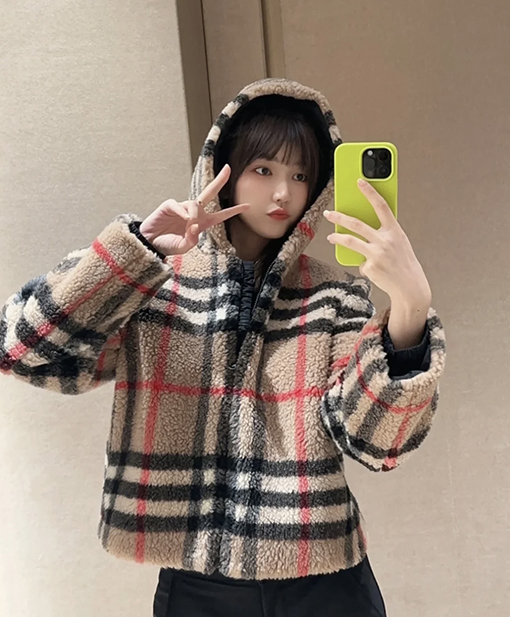 バーバリー クラシックなチェック柄テディボアフード付きコートジャケット