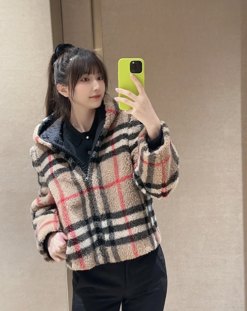 バーバリー クラシックなチェック柄テディボアフード付きコートジャケット