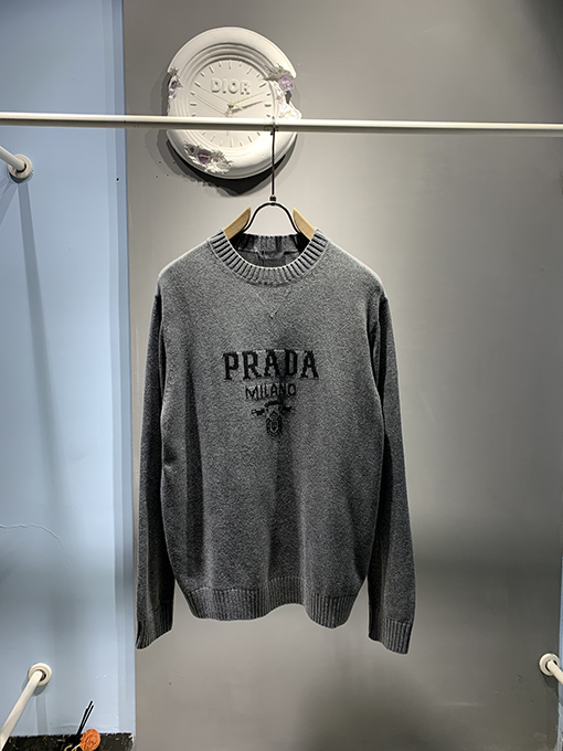 プラダ 新作 ウール刺繍セーター