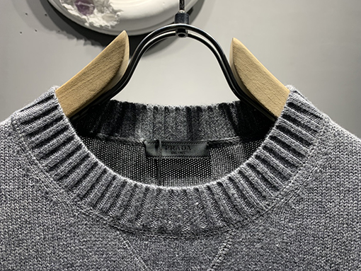 プラダ 新作 ウール刺繍セーター
