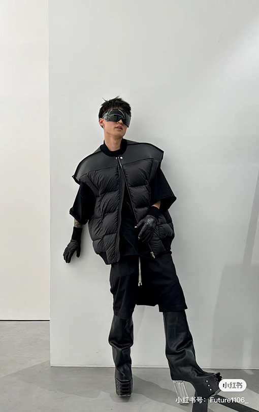 リックオウエンス 厚手の牛革パッチ袖なしダウンベスト