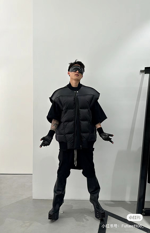 リックオウエンス 厚手の牛革パッチ袖なしダウンベスト