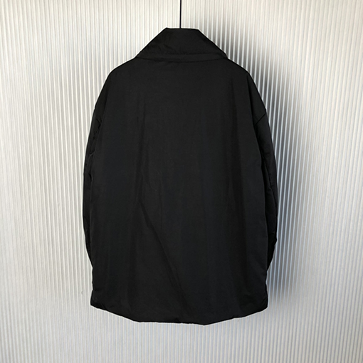 プラダ 三角ロゴのスナップ中綿 コート ジャケット