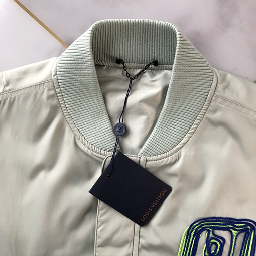 ルイヴィトン 刺繍 ロゴ パターン ショート ジップアップ ジャケット