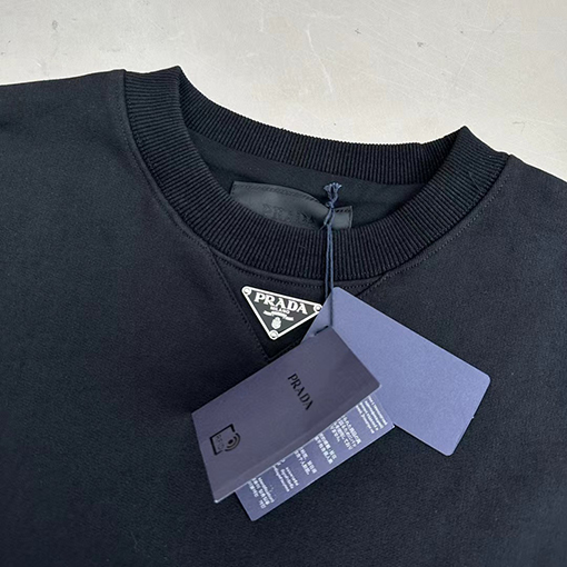 プラダ 正面三角形のロゴ スウェットTシャツ