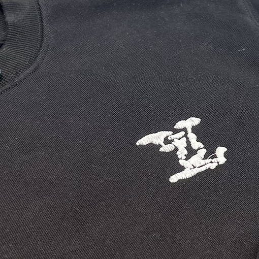 ルイヴィトン 刺繍が施された切り抜きデザインのパーソナライズドスウェット