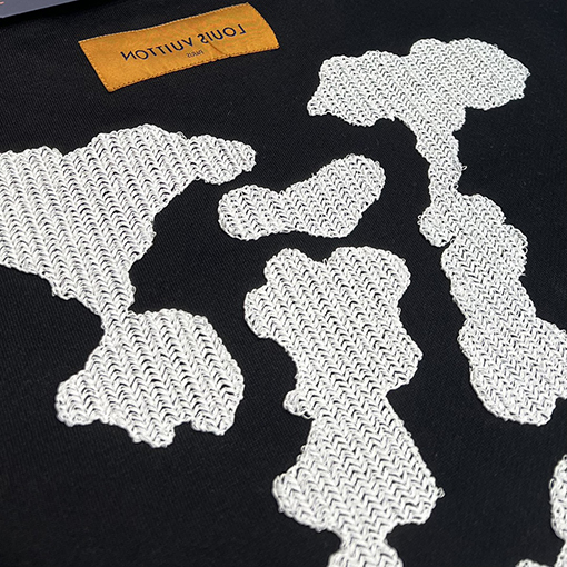 ルイヴィトン 刺繍が施された切り抜きデザインのパーソナライズドスウェット