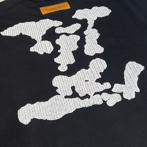 ルイヴィトン 刺繍が施された切り抜きデザインのパーソナライズドスウェット