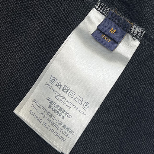 ルイヴィトン 刺繍が施された切り抜きデザインのパーソナライズドスウェット