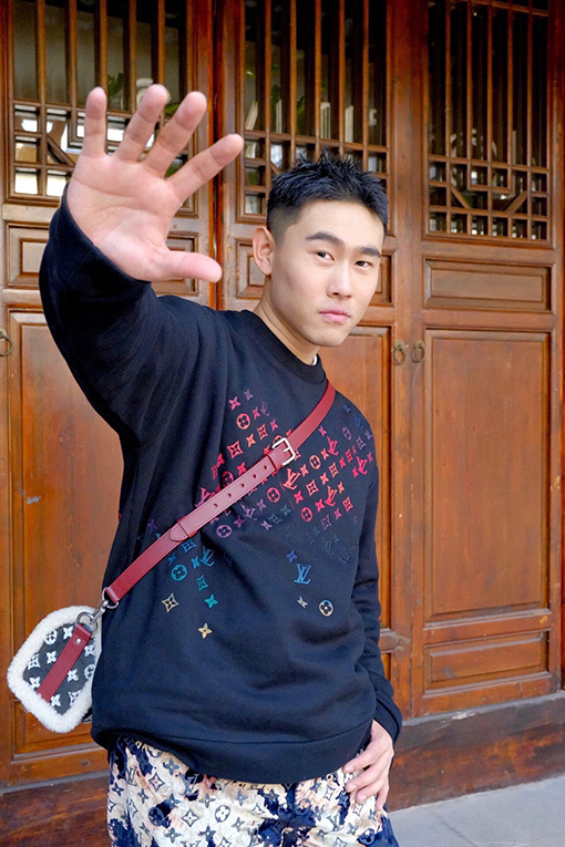 ルイヴィトン 24 ssグラデーション刺繍 スウェット長袖 Tシャツ